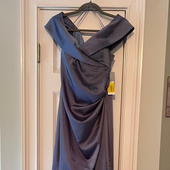 Formal Dress - Picture 1 of 7